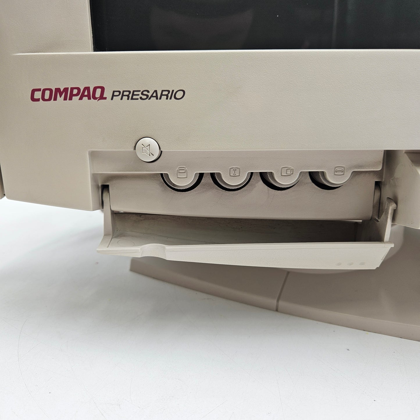Compaq Presario 1525 (310U) 14" CRT 60Hz Retro Gaming CRT Monitor