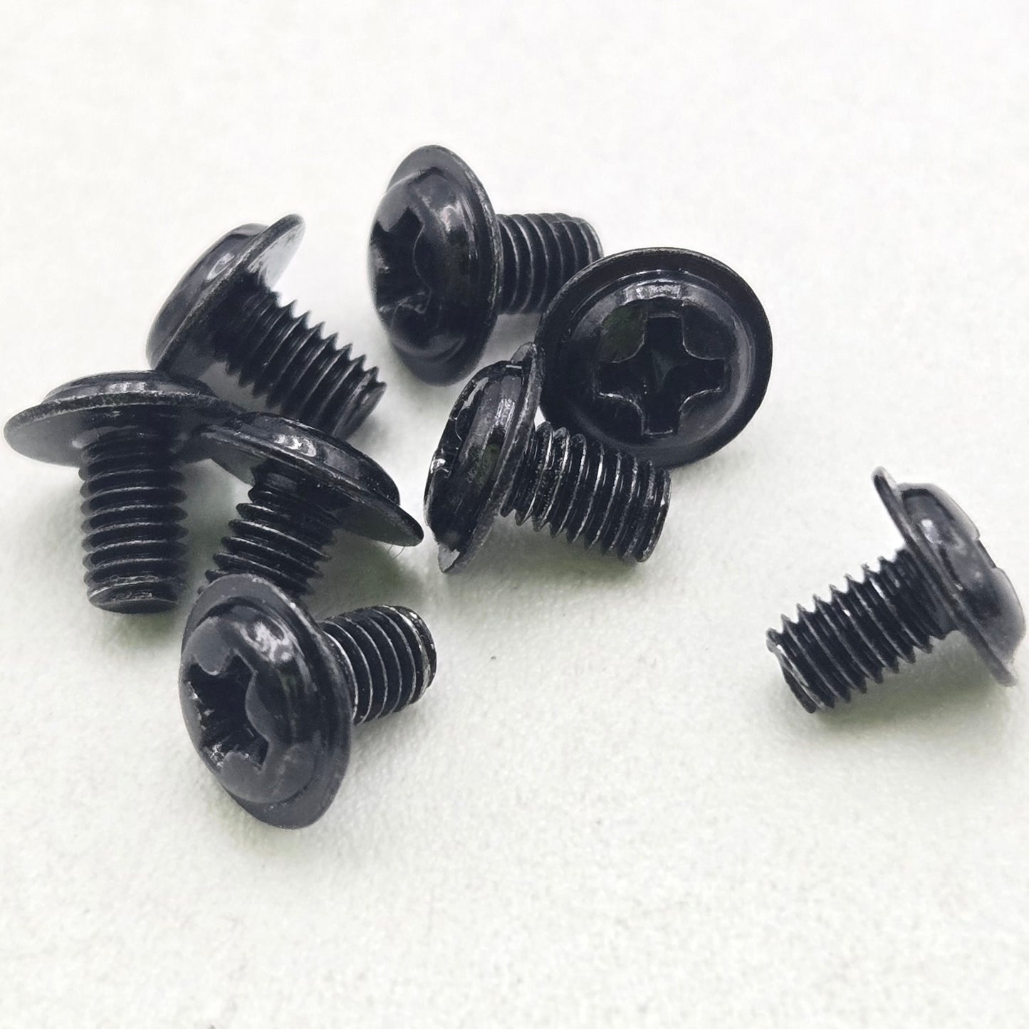 AMD Ryzen 7 9800X3D + MSi MPG X870E Carbon WiFi AM5 ATX