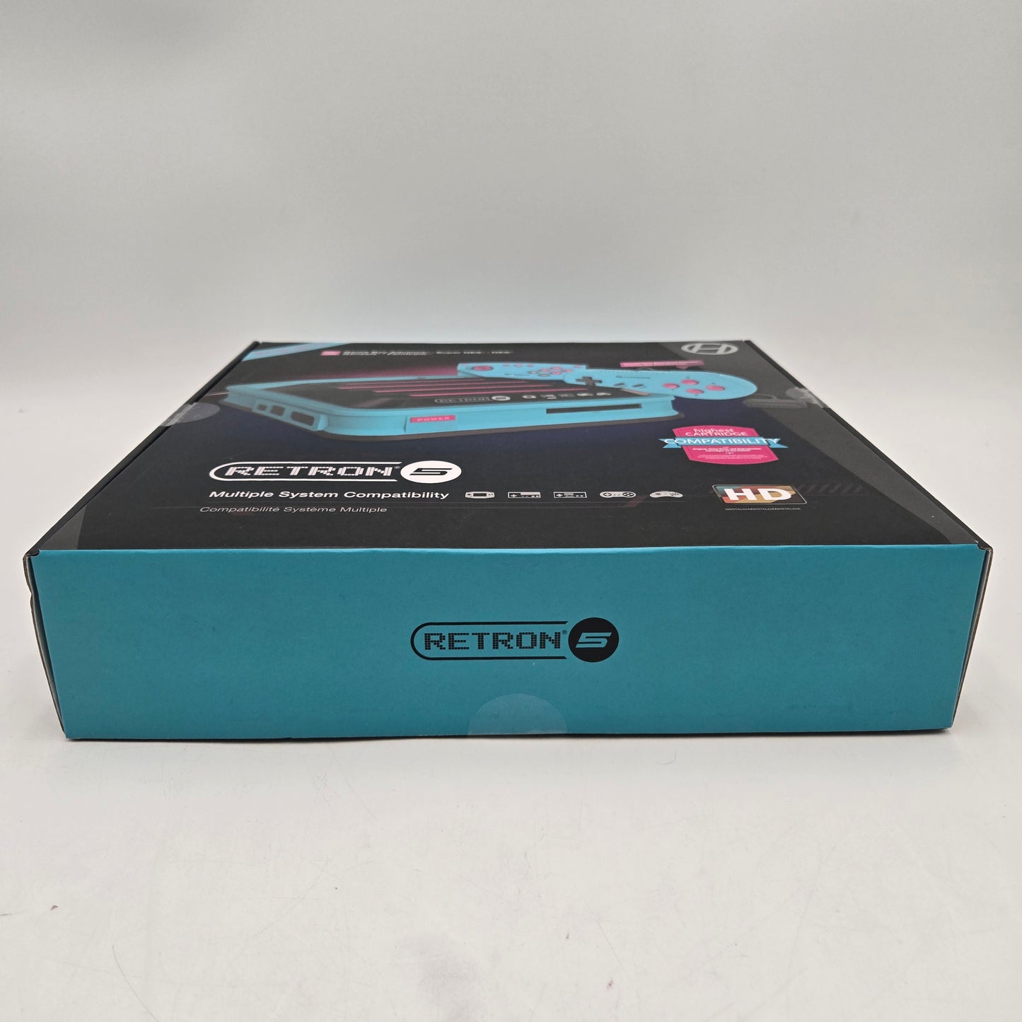 New Hyperkin Retron 5 HD Gaming Console System M01688-HB