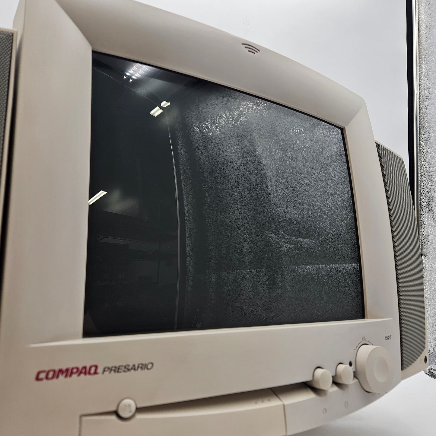 Compaq Presario 1525 (310U) 14" CRT 60Hz Retro Gaming CRT Monitor