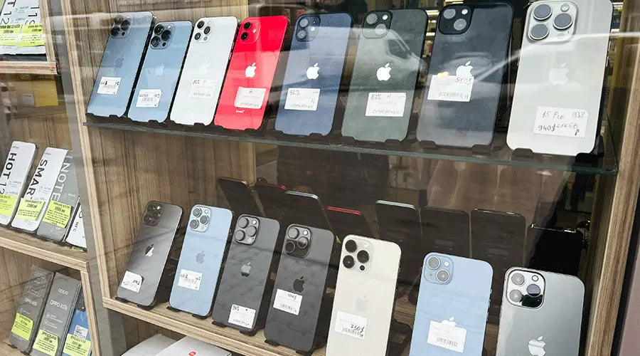 PayMore Wake Forest associate evaluating smartphone resale value