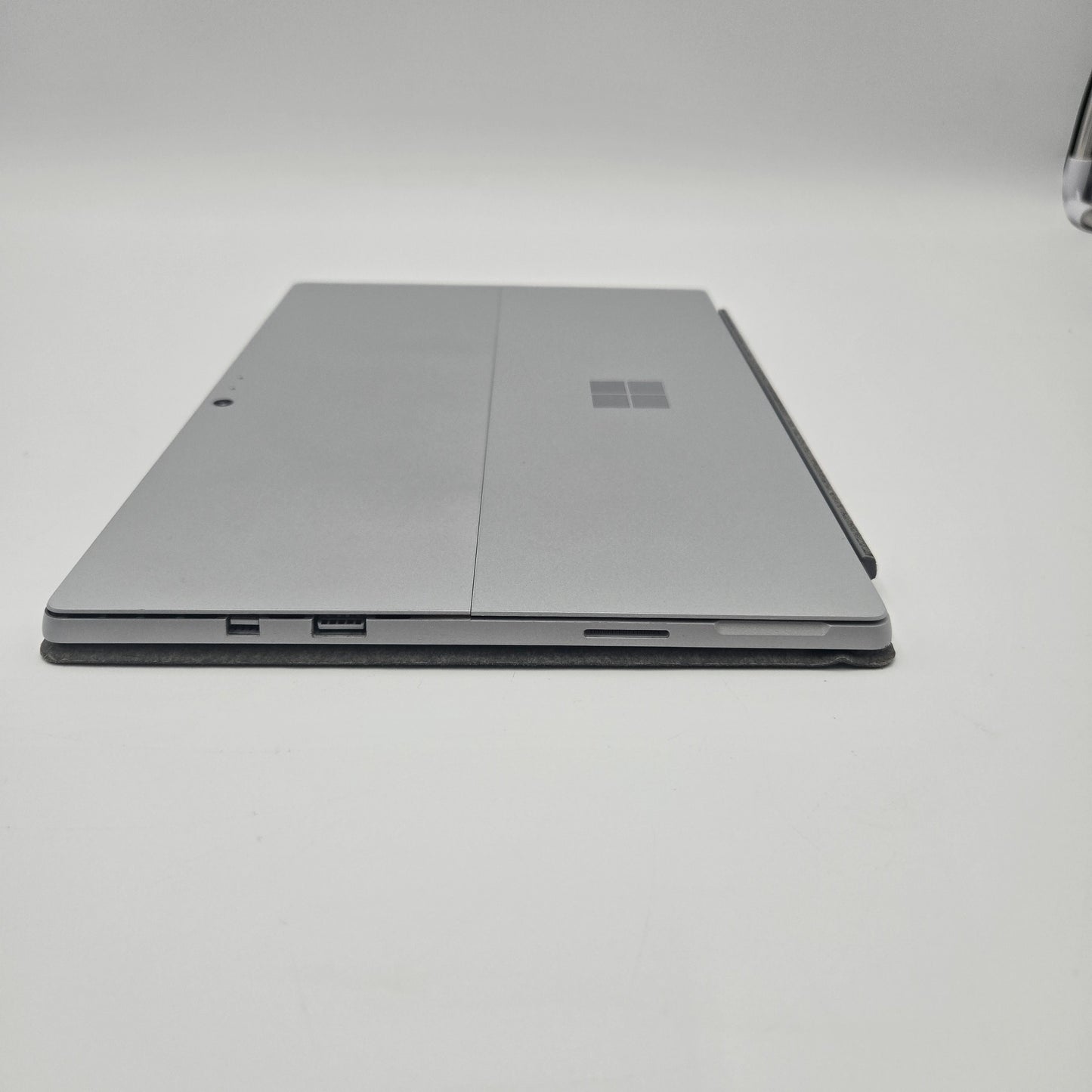 Microsoft Surface Portal (5th Gen) 1796 12.3" Intel® Core™ 7th-generation m3 1.61Hz 4GB