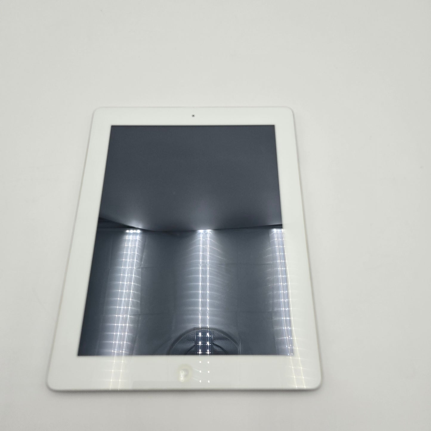 WiFi Only Apple iPad 4th Gen 13.19GB 10.3.3 Silver MD513LL/A