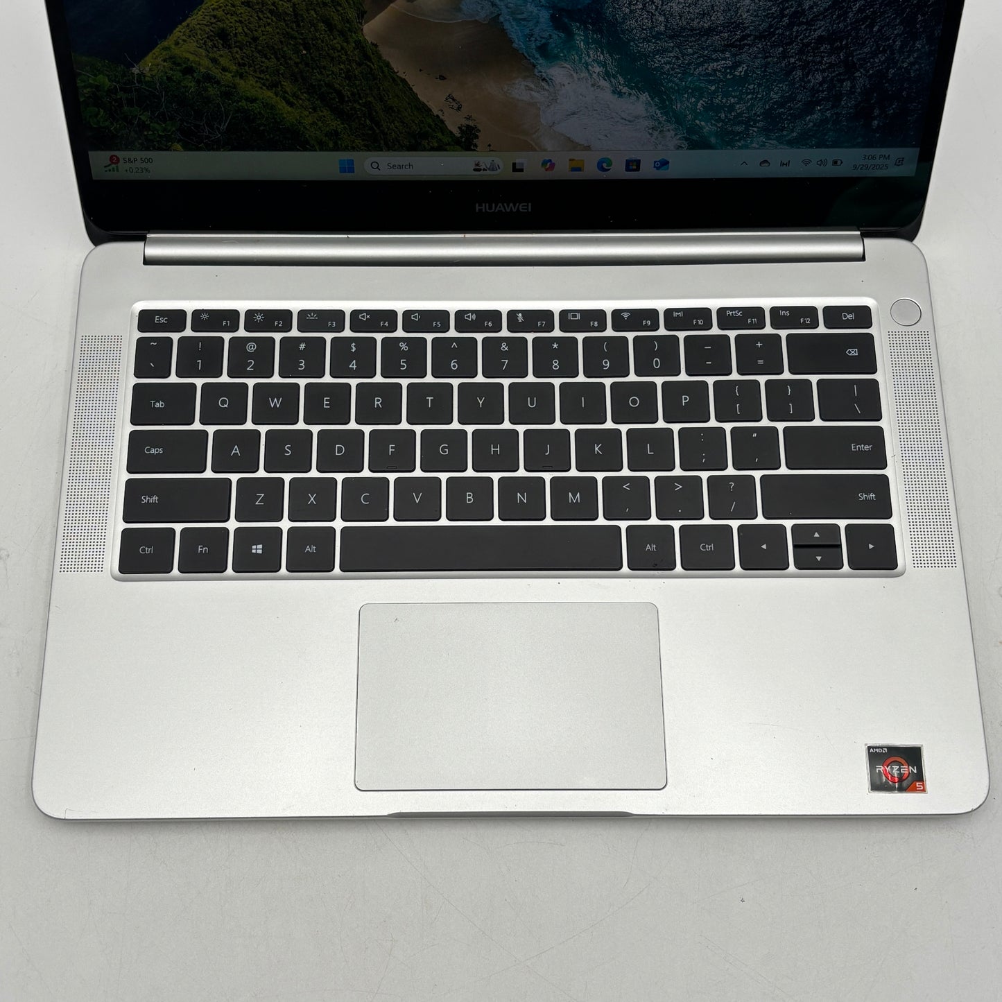 Huawei MateBook D KPL-W00 14" Ryzen 5 2500U 2.0GHz 8GB RAM 256GB SSD Radeon Vega