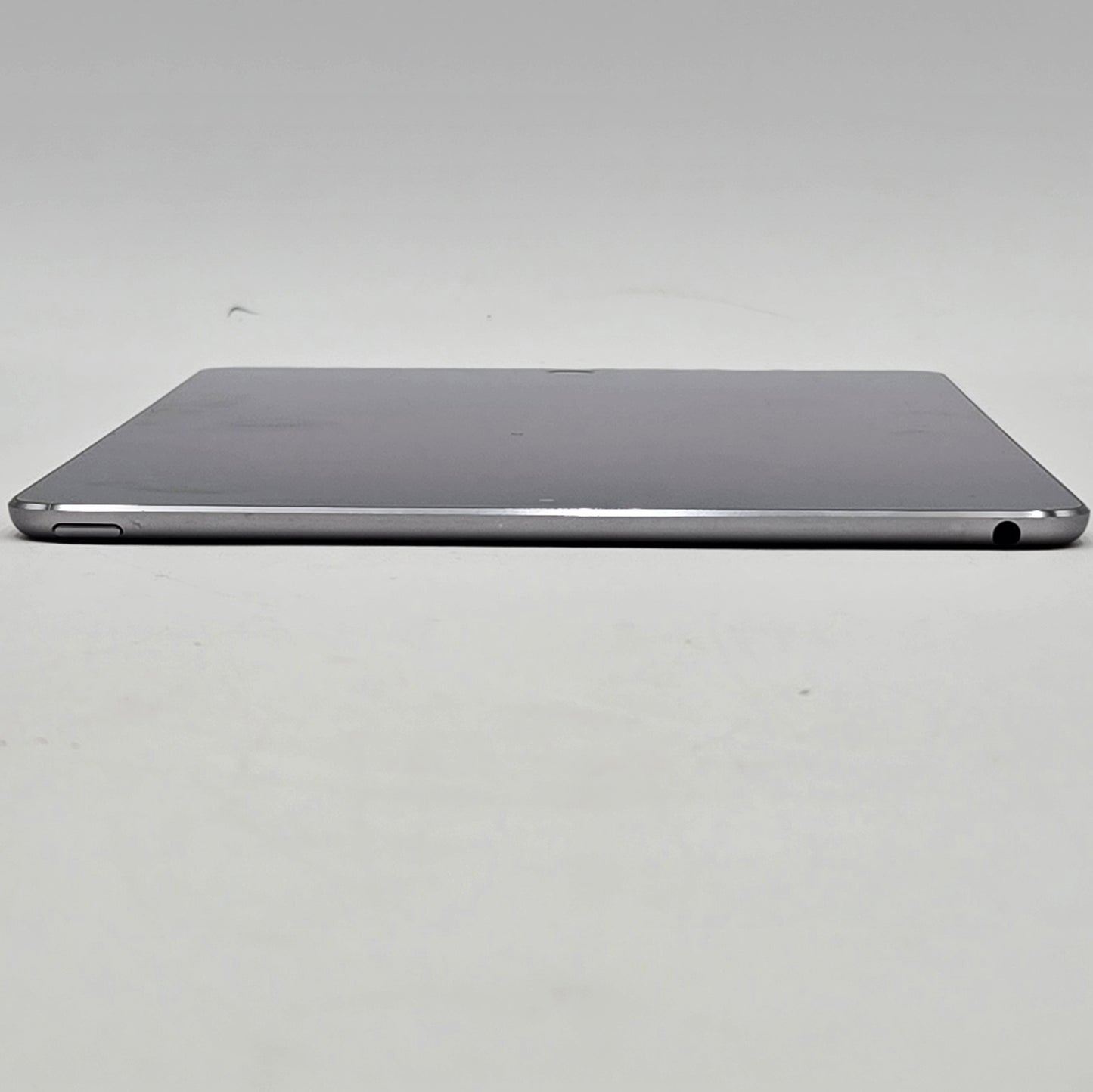 WiFi Only Apple iPad Air 2nd Gen 64GB 15.8.2 SPACE GRAY MGKL2LL/A