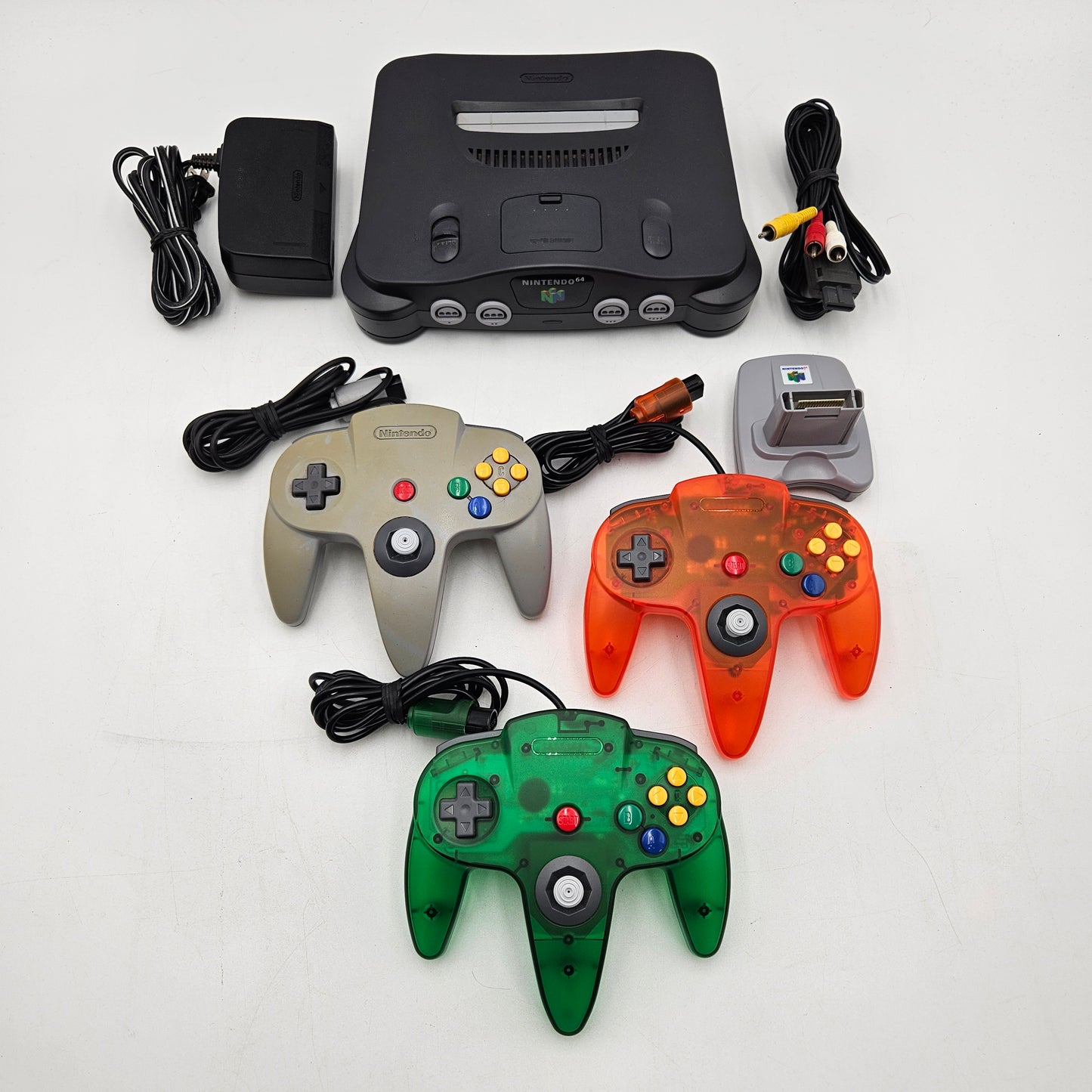Nintendo 64 N64 Video Game Console NUS-001 Gray w/ 3 controllers & Transfer Pak