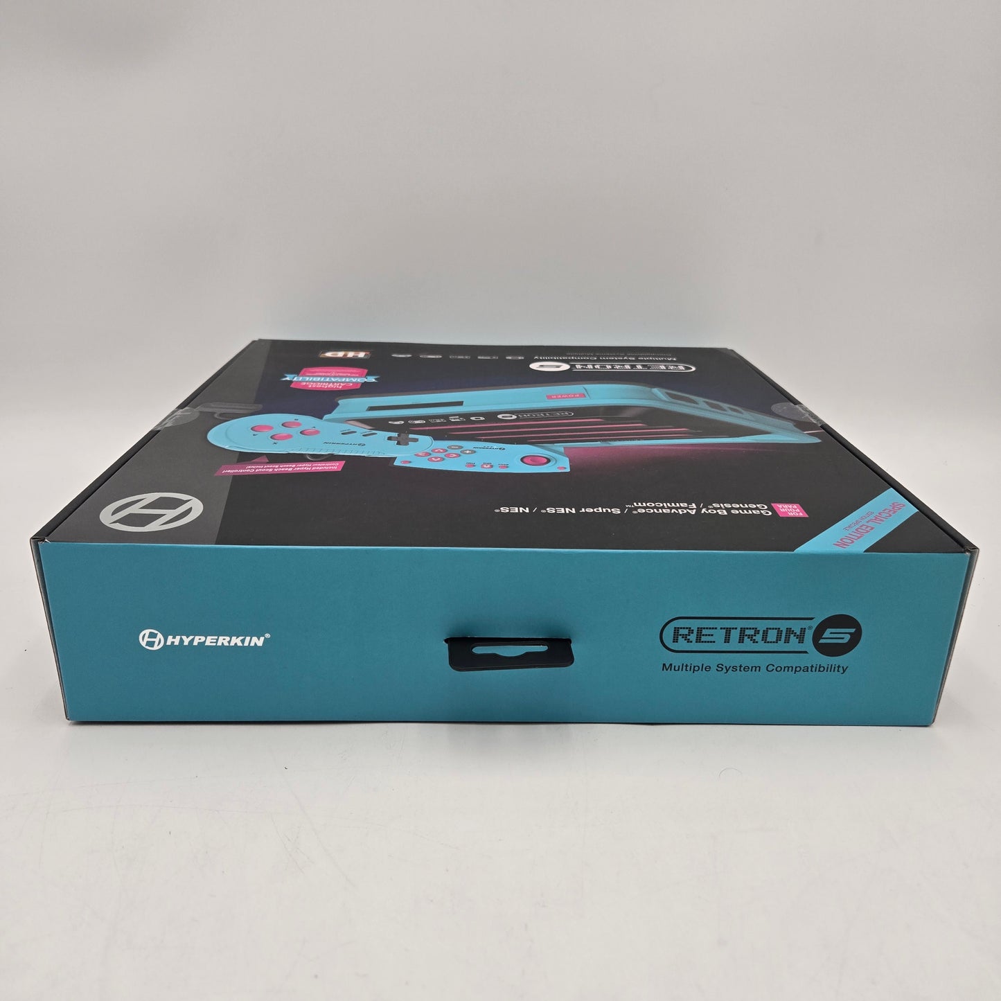 New Hyperkin Retron 5 HD Gaming Console System M01688-HB