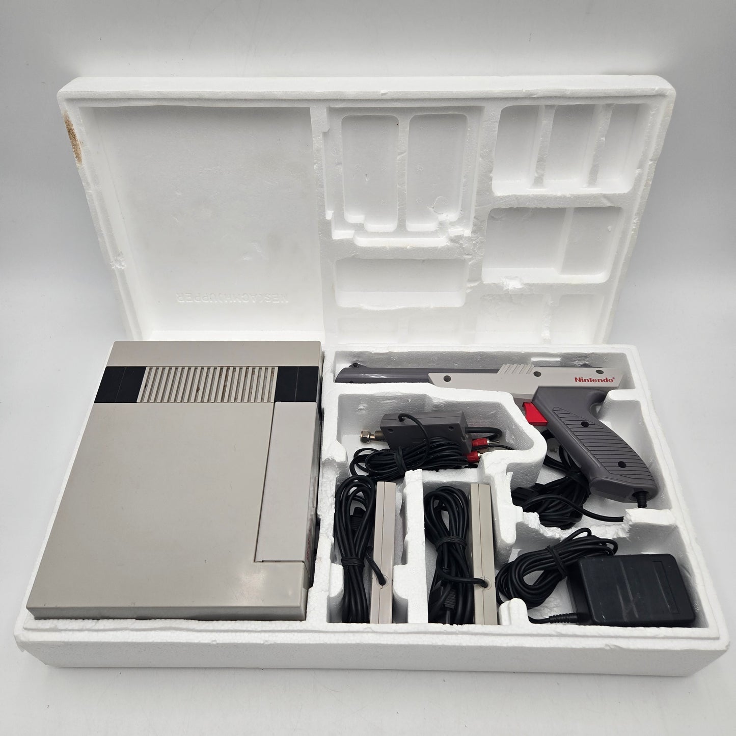 Nintendo Entertainment System NES Action Set NES-001 Gray Complete in Box CIB