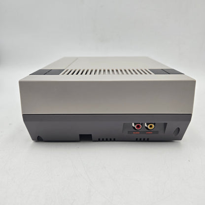 Nintendo Entertainment System NES Video Game Console NES-001 Gray