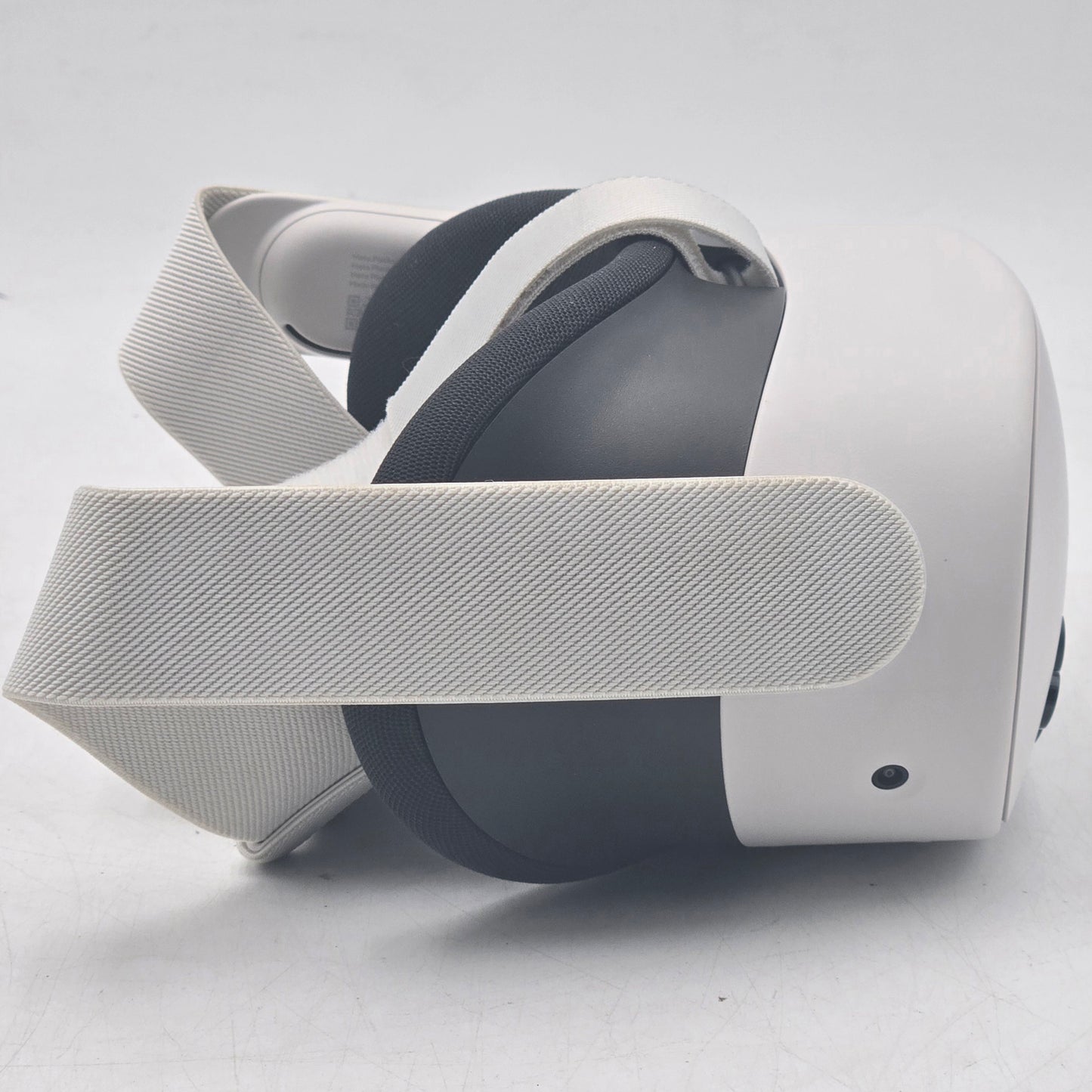 Meta Quest 3S 256GB Standalone All-in-One VR Headset P97