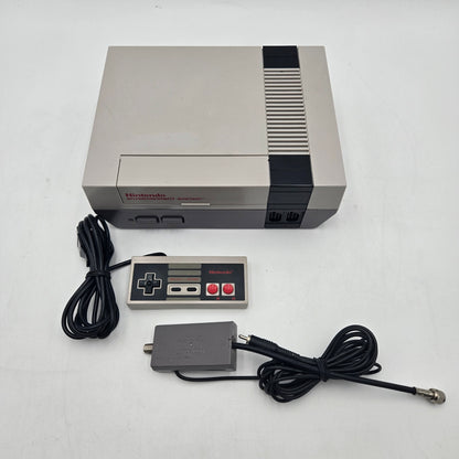 Nintendo Entertainment System NES Video Game Console NES-001 Gray